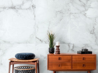 The art of minimalism with a splash of colour: Tips for a balanced look