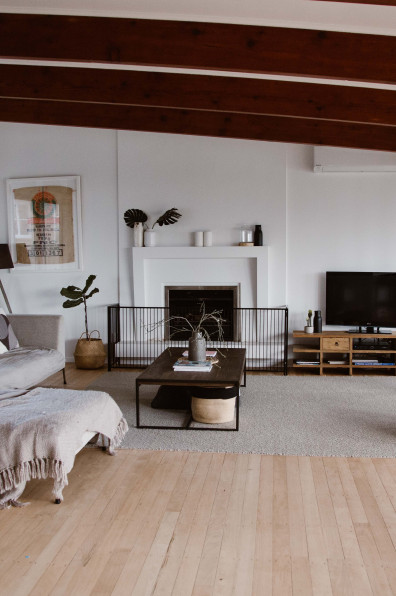 Reviving mid-century elegance: A home transformed with timeless shades