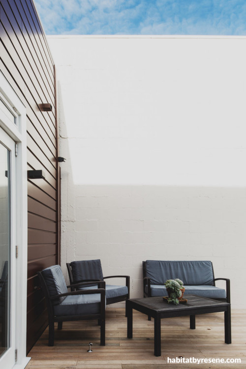 brown house, brown exterior, deck, outdoor living, outdoor seating, courtyard