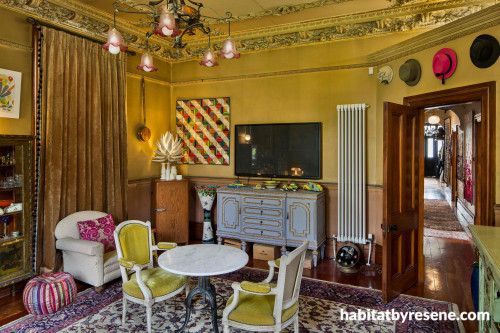 gold interior, lounge inspiration, living room ideas, gold inspiration, interior design, gold lounge